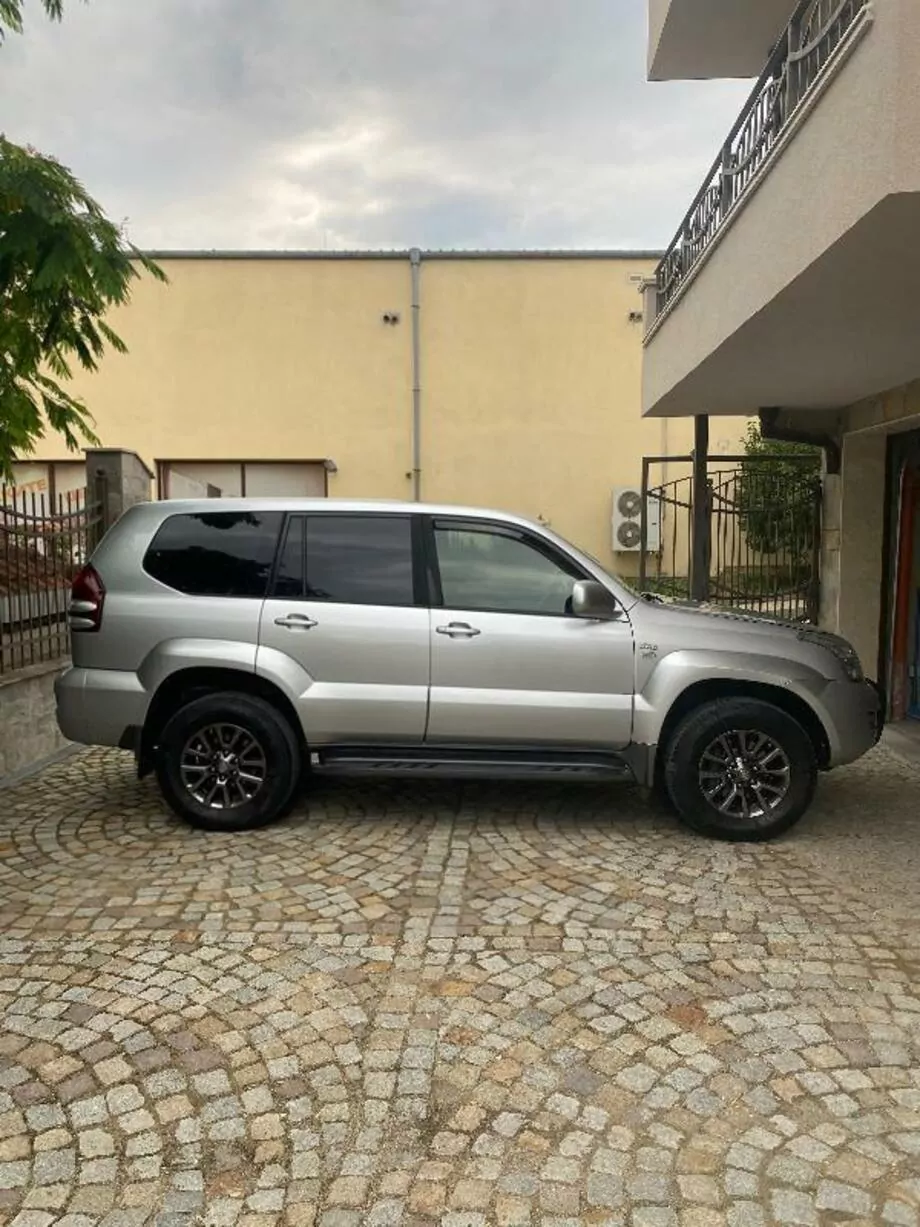 ID:1223 - TOYOTA LAND CRUISER