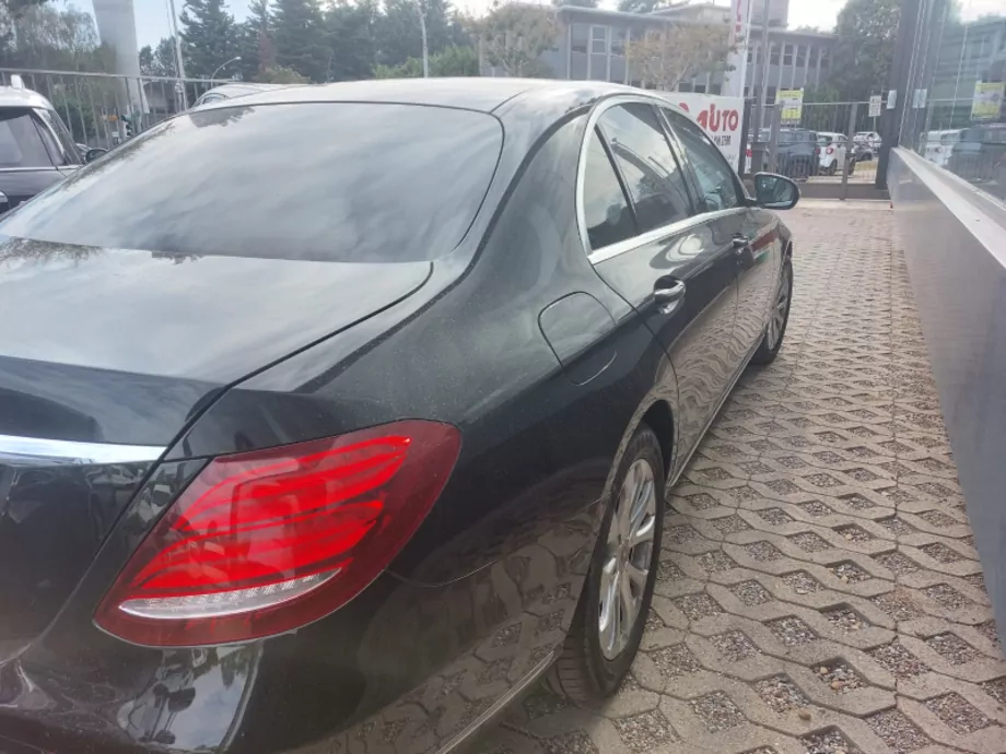 ID:1299 - MERCEDES-BENZ E 220