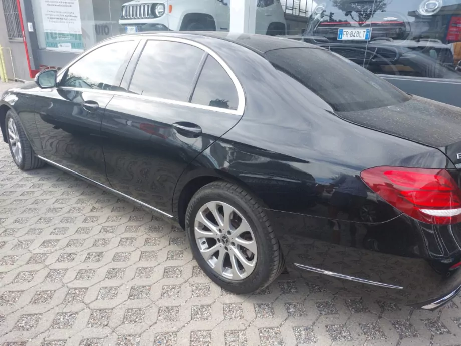 ID:1299 - MERCEDES-BENZ E 220