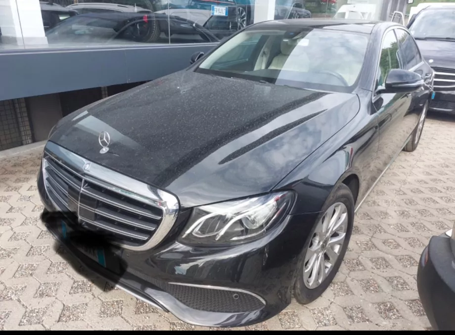 ID:1299 - MERCEDES-BENZ E 220