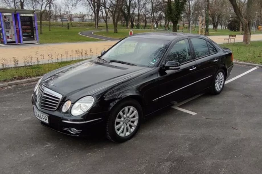 ID:1396 - MERCEDES-BENZ E 220