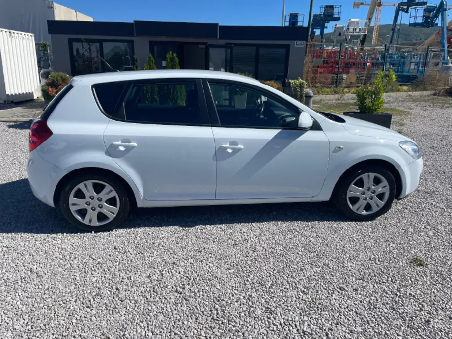 ID:1437 - KIA CEED