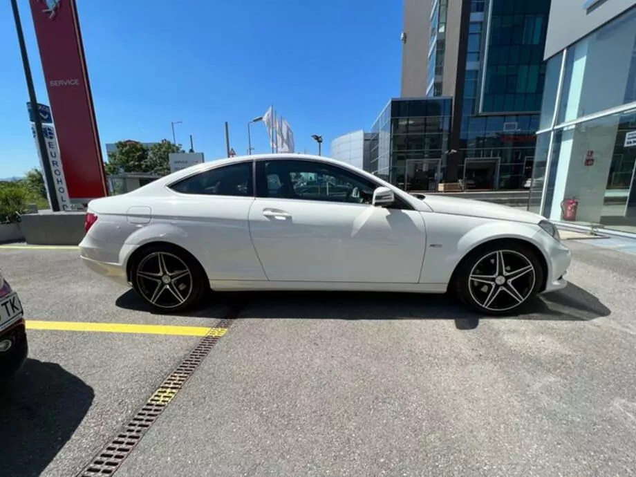 ID:1446 - MERCEDES-BENZ C 220