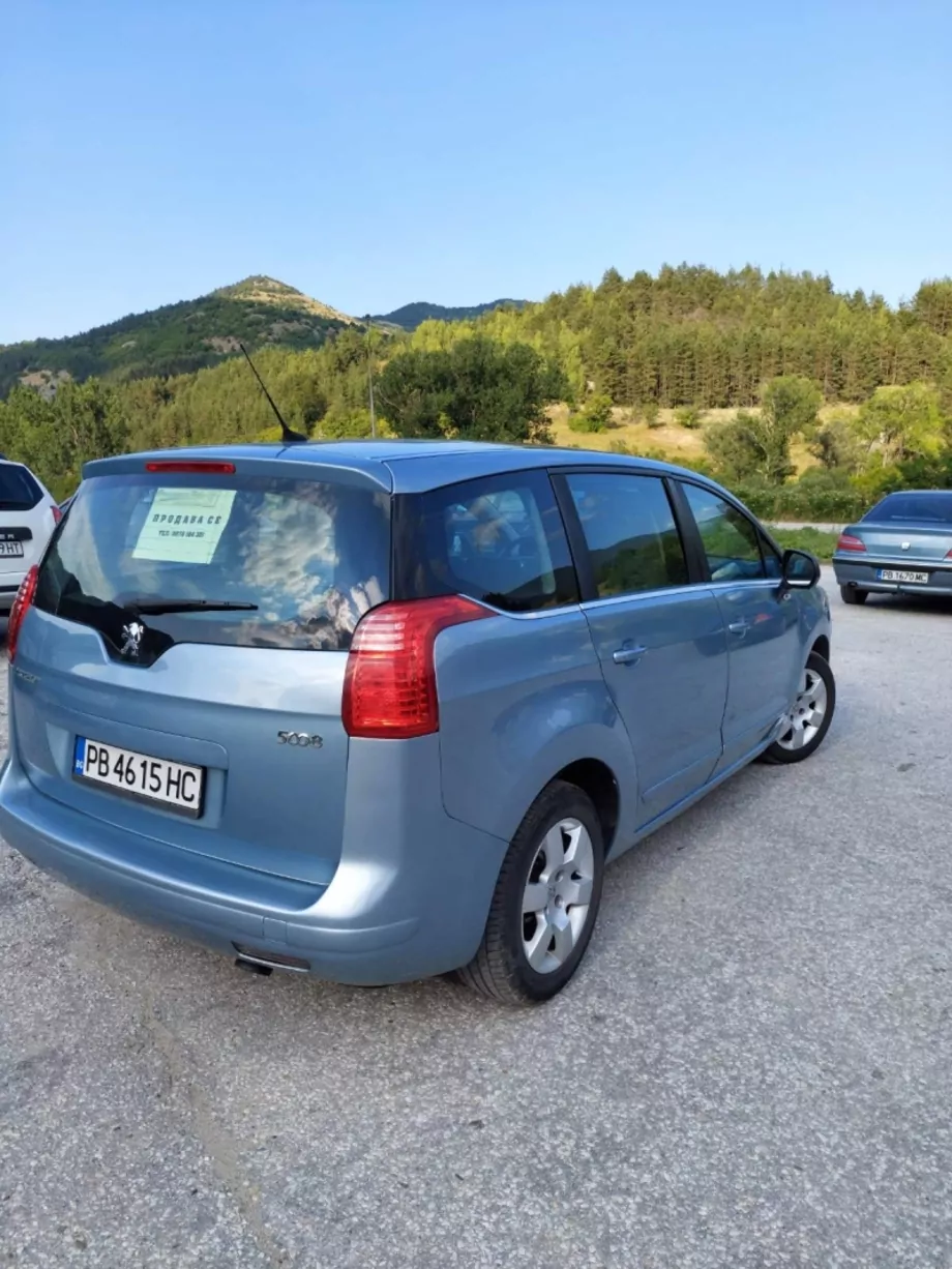 ID:1523 - PEUGEOT 5008