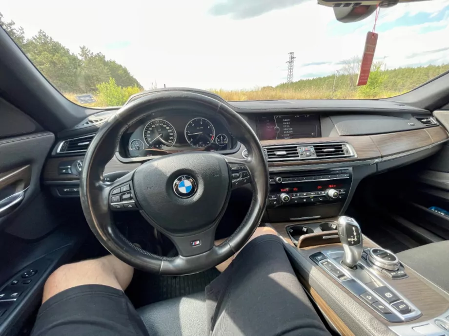 ID:1524 - BMW 740