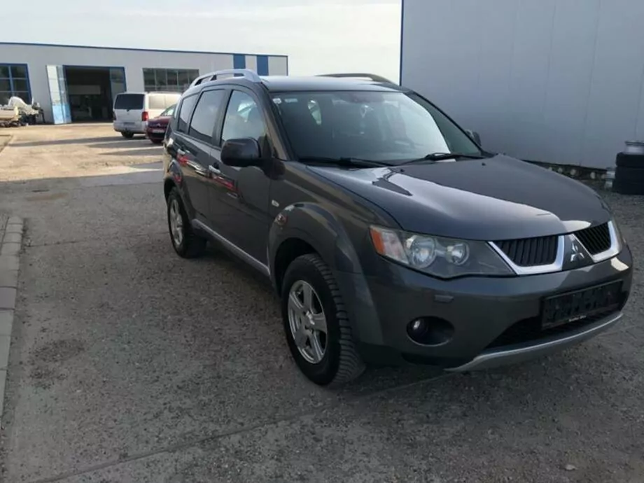 ID:1569 - MITSUBISHI OUTLANDER