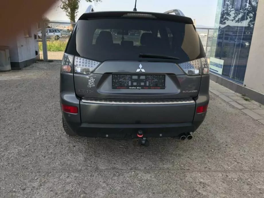 ID:1569 - MITSUBISHI OUTLANDER