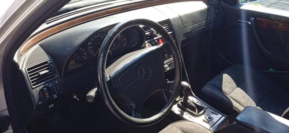 ID:1618 - MERCEDES-BENZ C 220