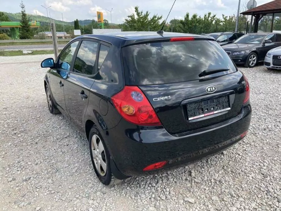 ID:1702 - KIA CEED