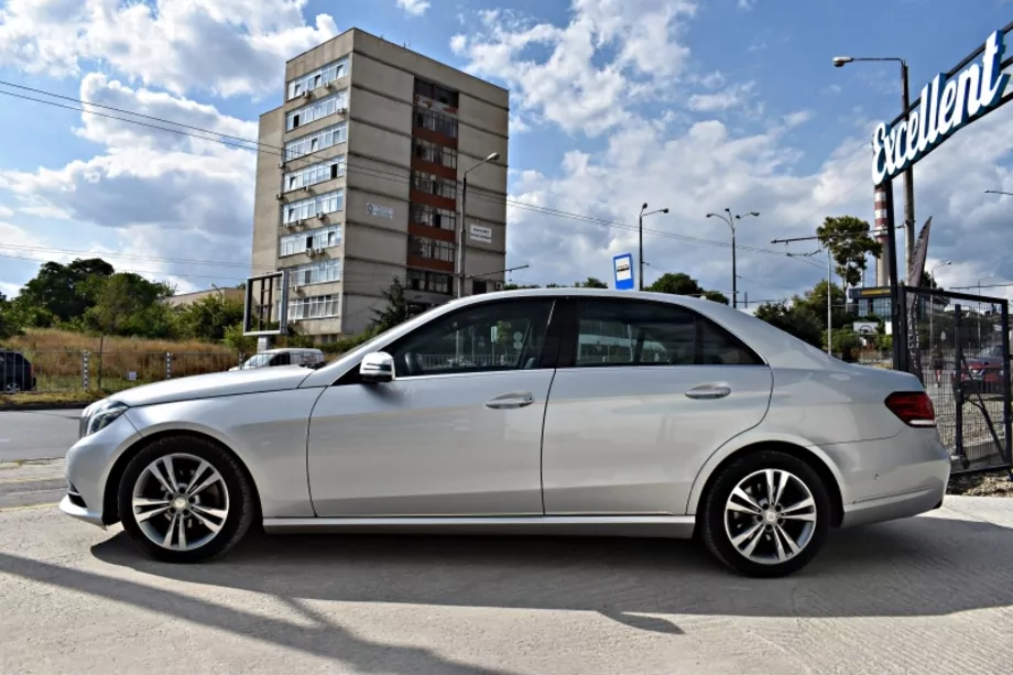 ID:1880 - MERCEDES-BENZ E 220