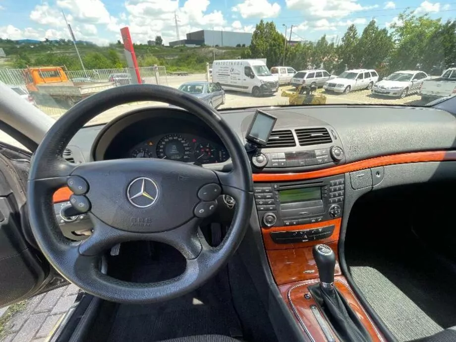 ID:1919 - MERCEDES-BENZ E 220