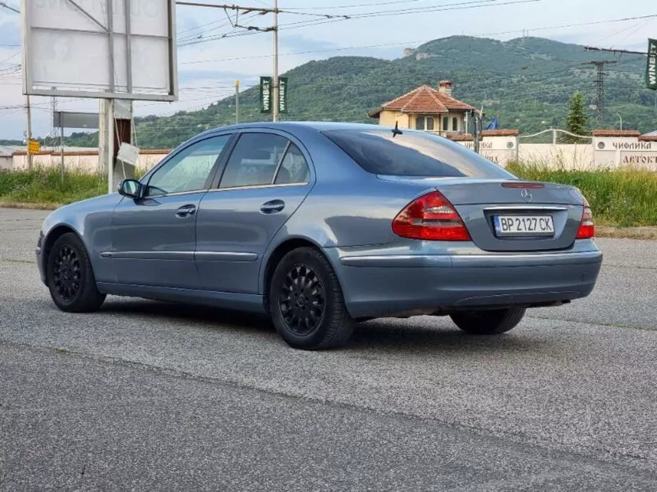 ID:1923 - MERCEDES-BENZ E 270