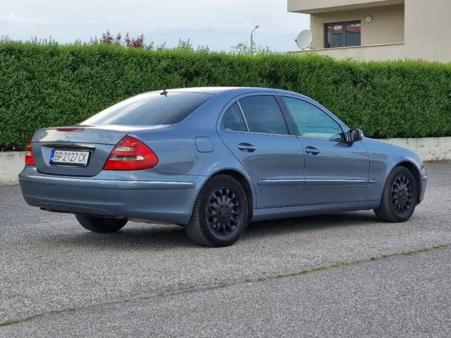 ID:1923 - MERCEDES-BENZ E 270