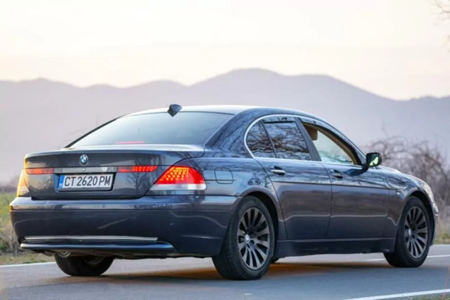 ID:2010 - BMW 745