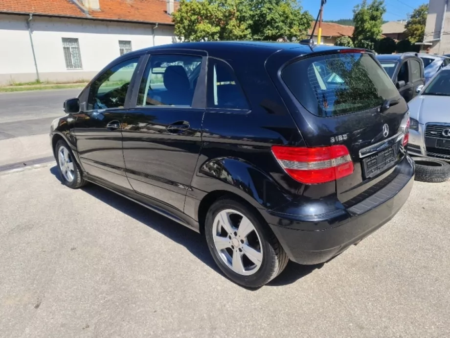 ID:2076 - MERCEDES-BENZ B 180