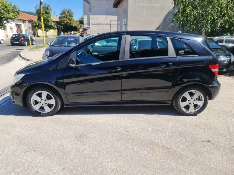 ID:2076 - MERCEDES-BENZ B 180