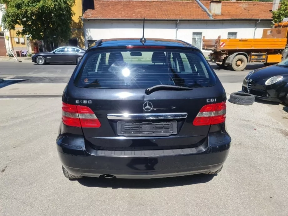 ID:2076 - MERCEDES-BENZ B 180