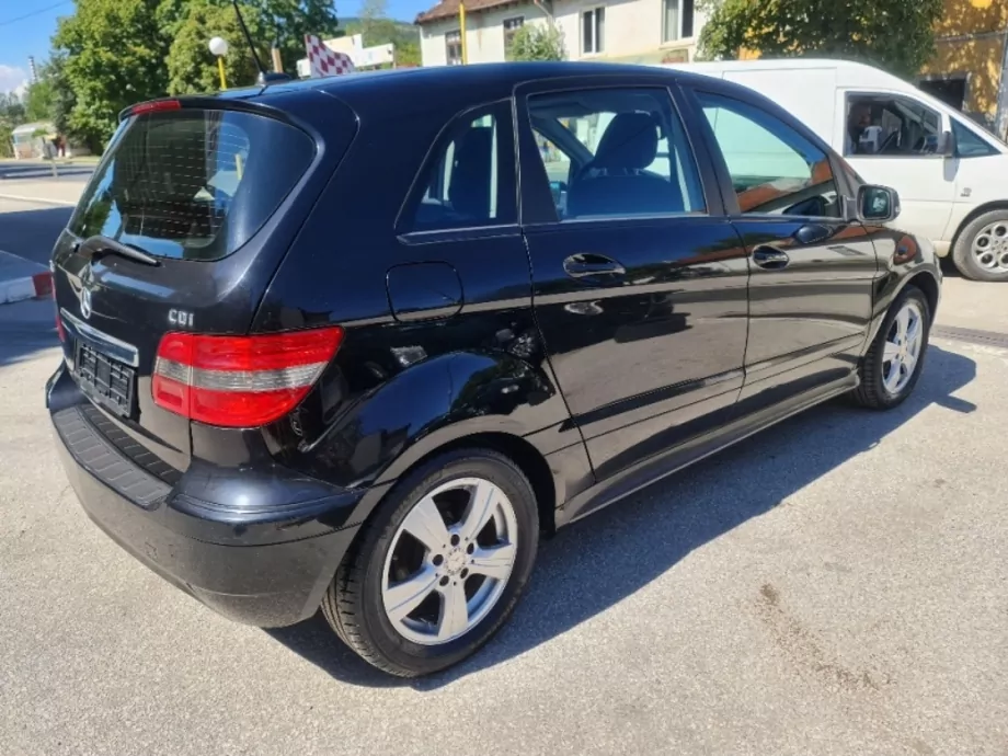 ID:2076 - MERCEDES-BENZ B 180