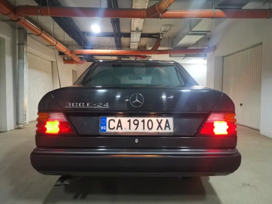 ID:2107 - MERCEDES-BENZ E 300