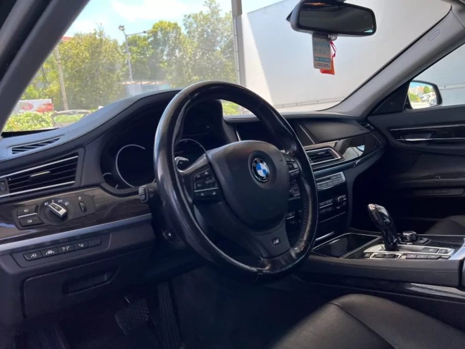 ID:2145 - BMW 750