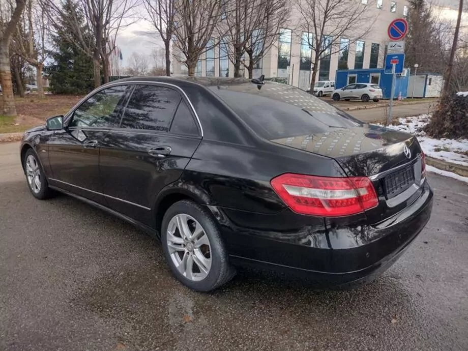 ID:2231 - MERCEDES-BENZ E 200