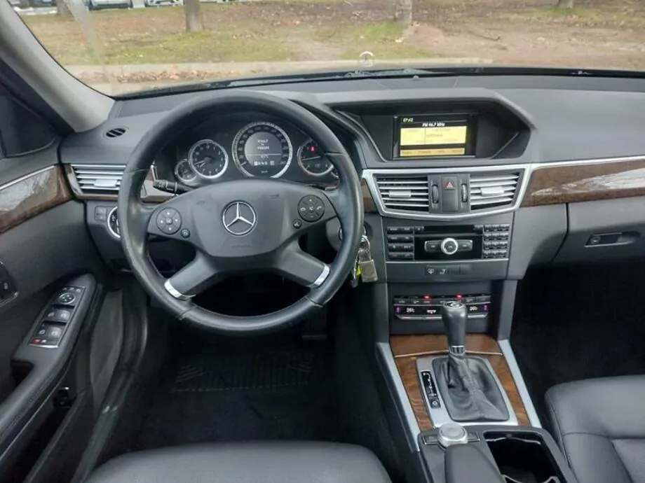 ID:2231 - MERCEDES-BENZ E 200