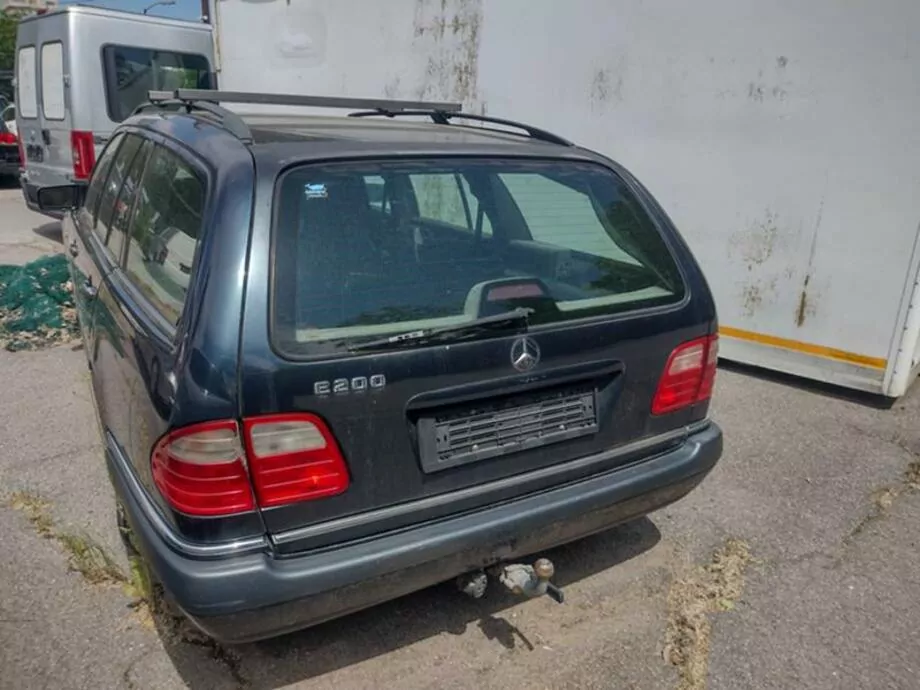 ID:2232 - MERCEDES-BENZ E 200