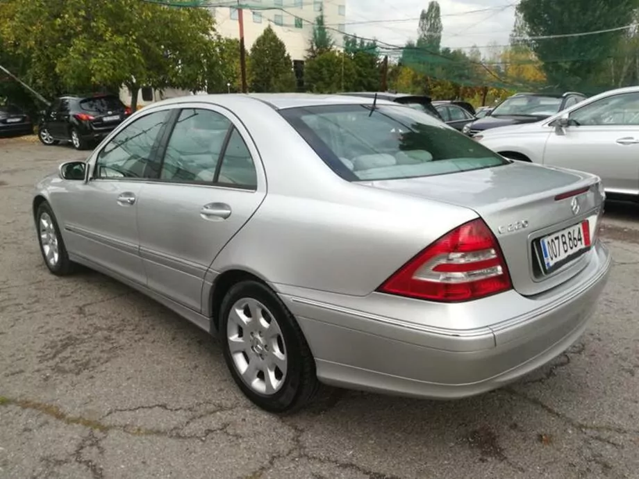 ID:2239 - MERCEDES-BENZ C 220