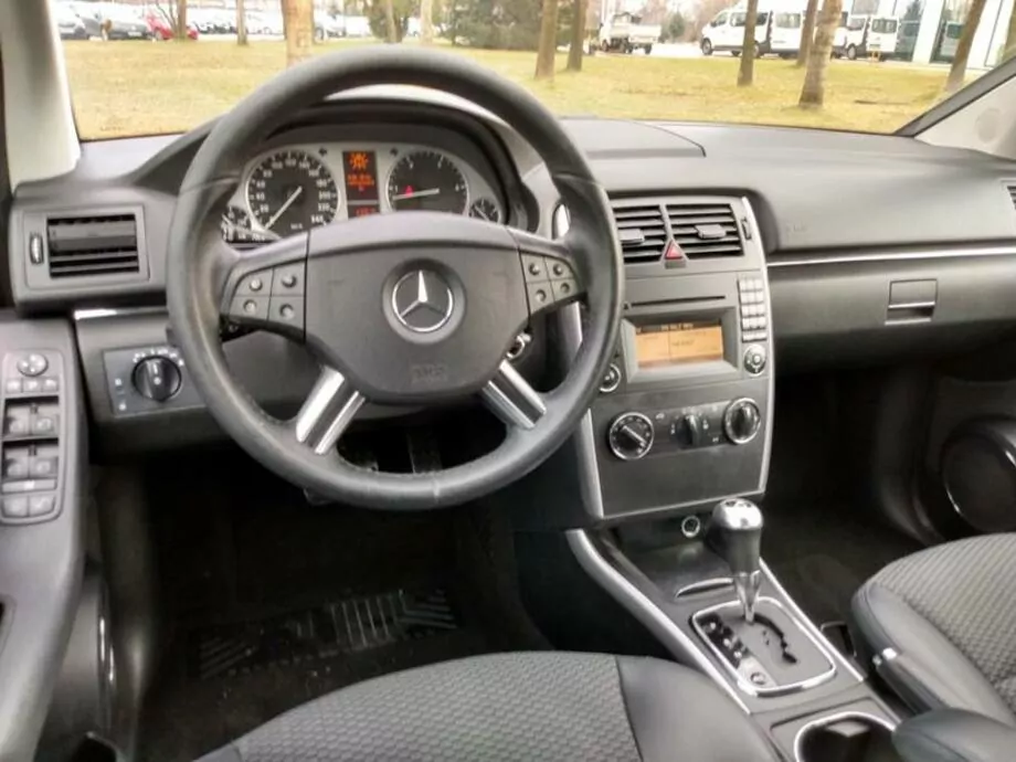 ID:2242 - MERCEDES-BENZ B 180