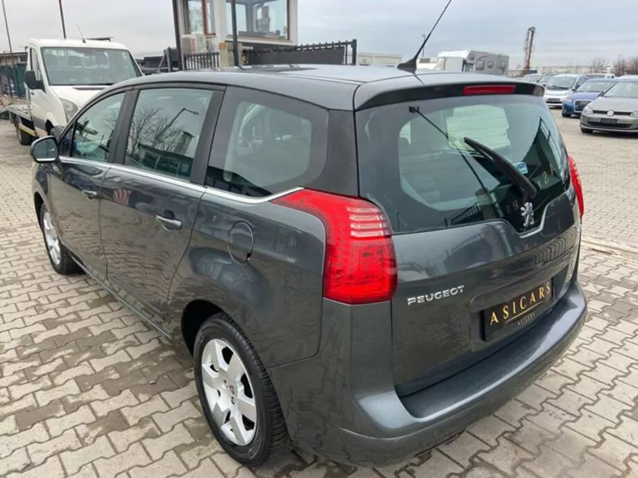 ID:470 - PEUGEOT 5008