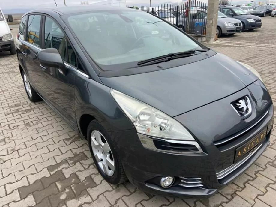 ID:470 - PEUGEOT 5008