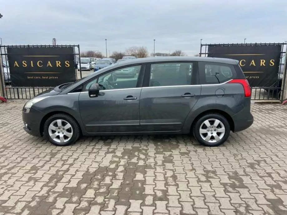 ID:470 - PEUGEOT 5008