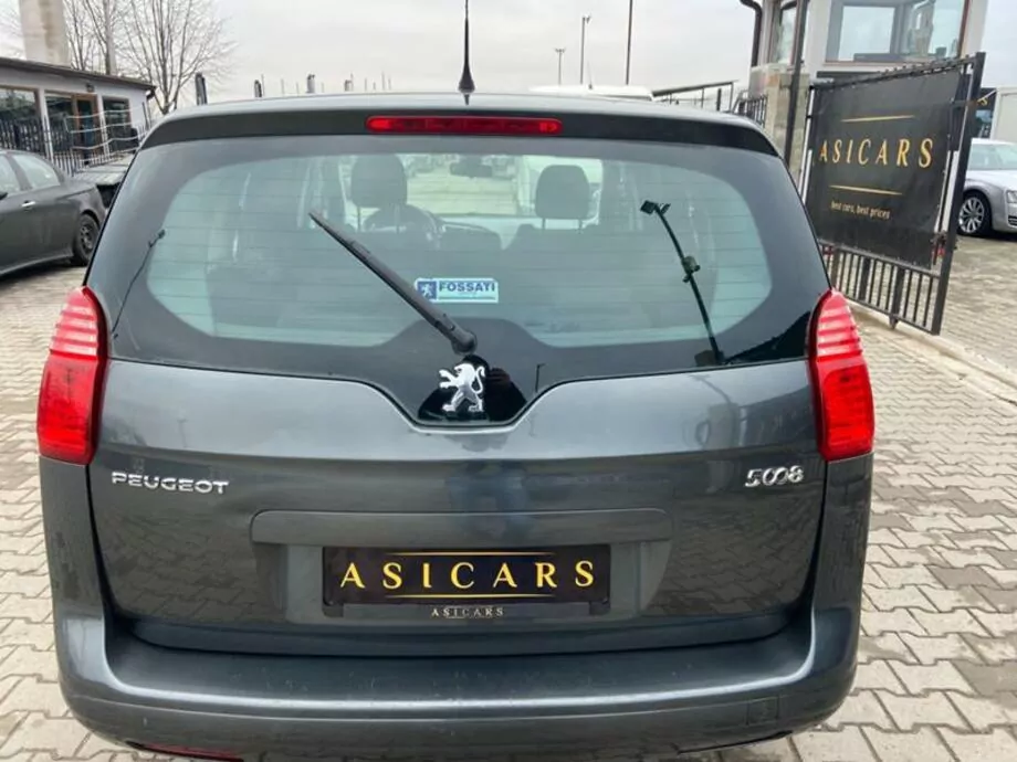 ID:470 - PEUGEOT 5008