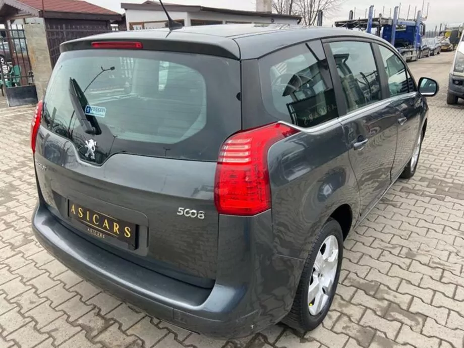 ID:470 - PEUGEOT 5008