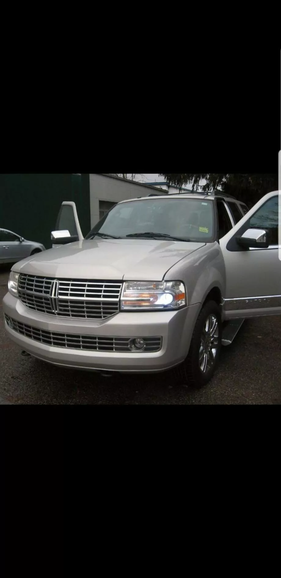 ID:523 - LINCOLN NAVIGATOR