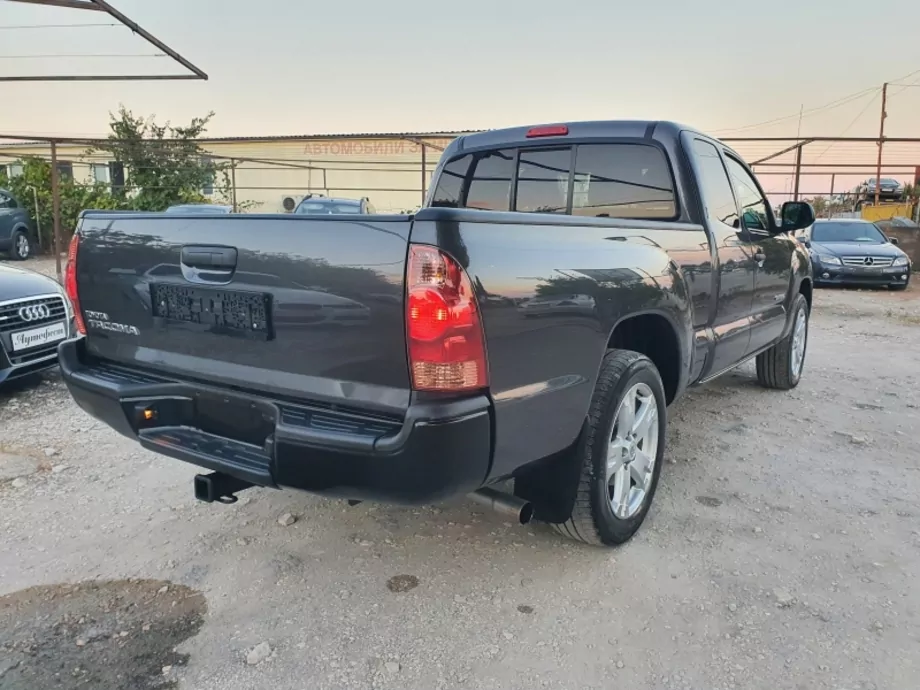 ID:551 - TOYOTA TACOMA