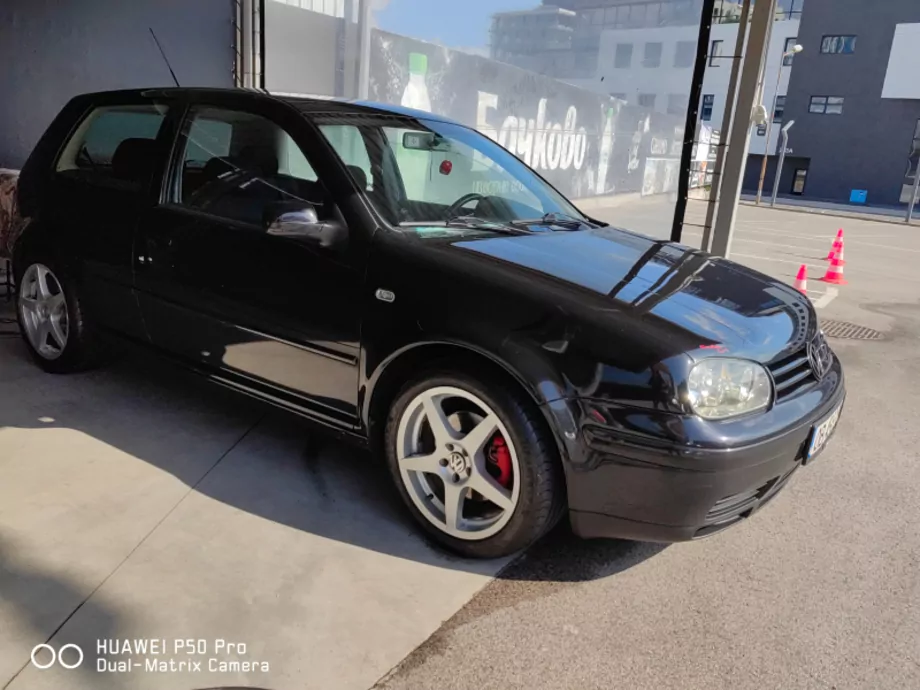 ID:581 - VOLKSWAGEN GOLF