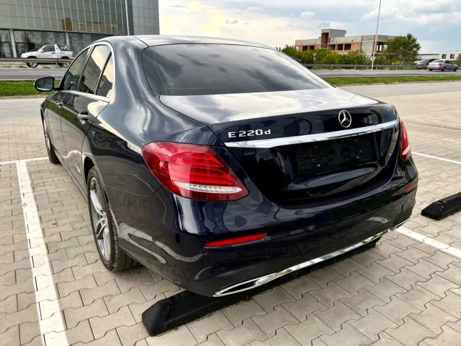 ID:597 - MERCEDES-BENZ E 220