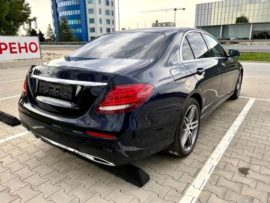 ID:597 - MERCEDES-BENZ E 220