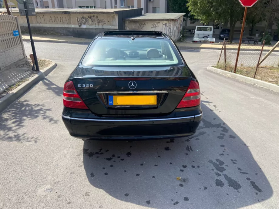 ID:600 - MERCEDES-BENZ E 320