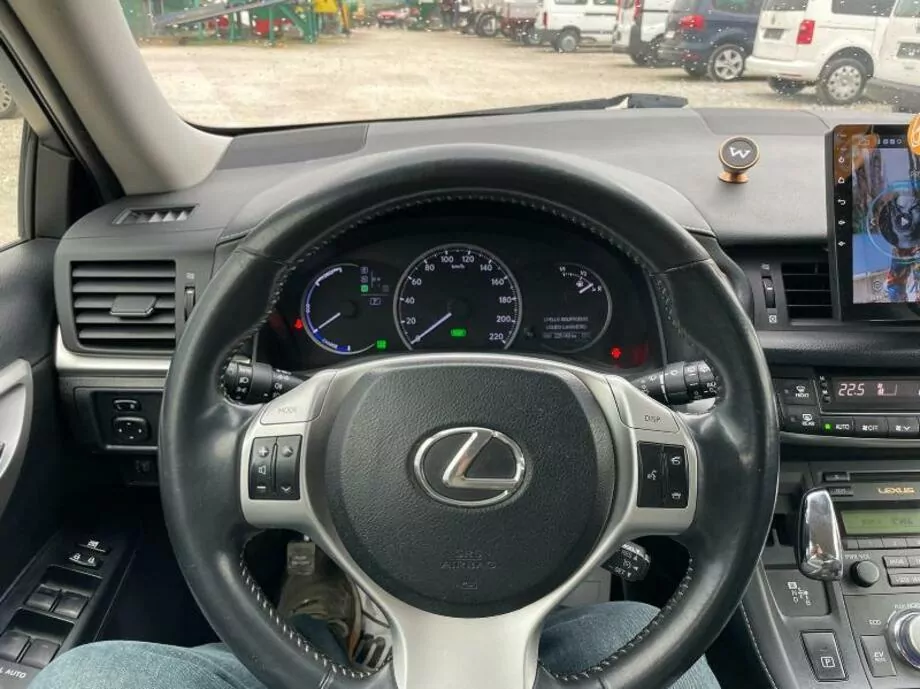 ID:604 - LEXUS CT200H