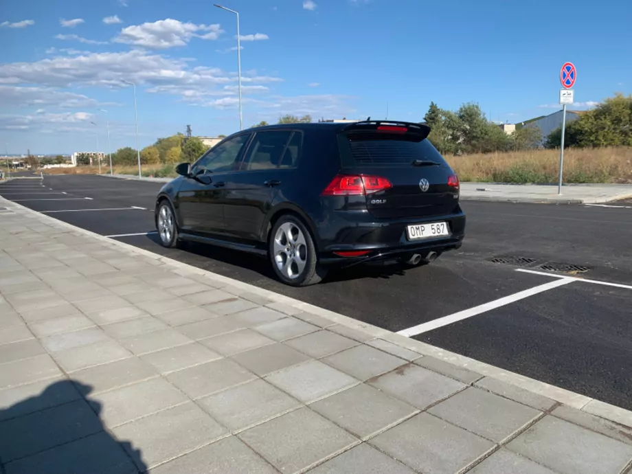 ID:676 - VOLKSWAGEN GOLF