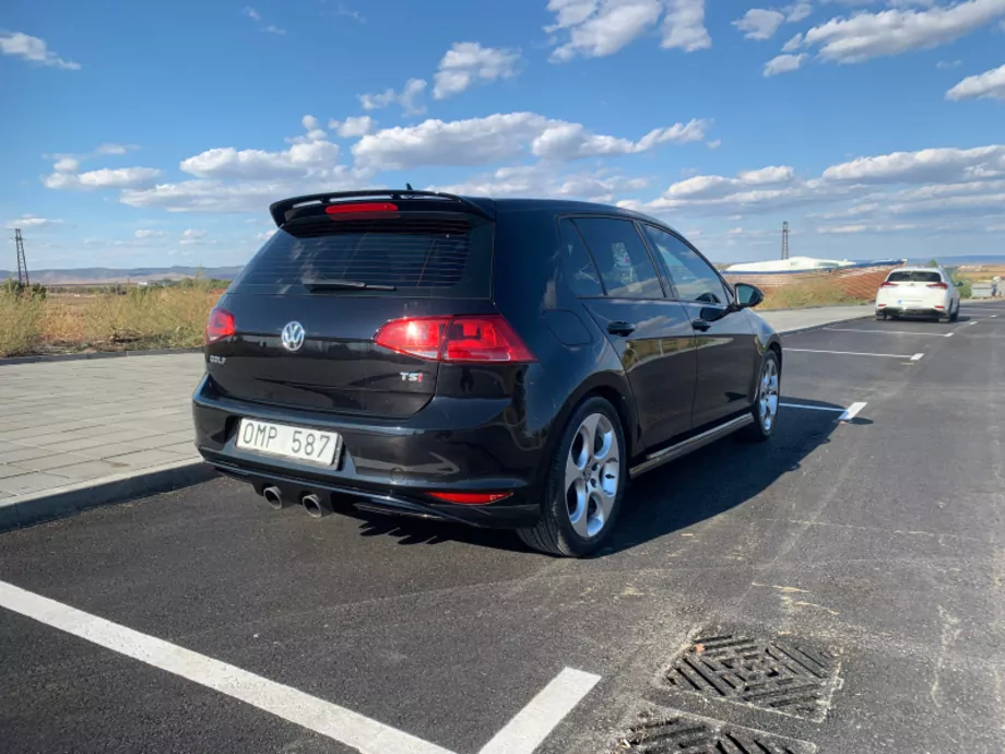 ID:676 - VOLKSWAGEN GOLF