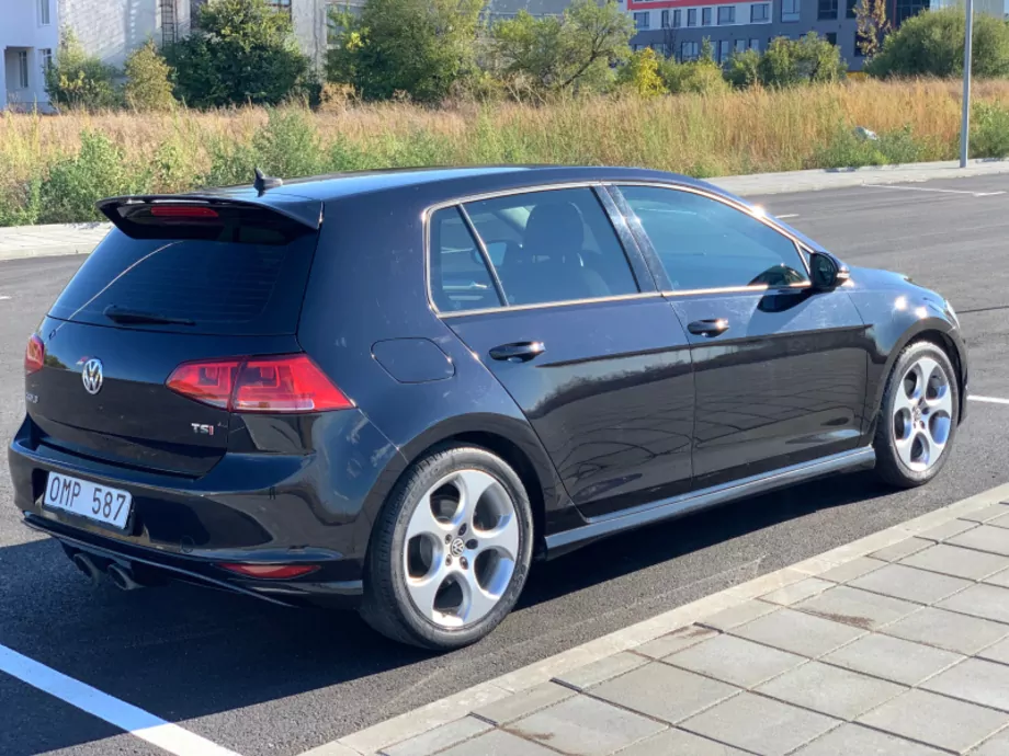 ID:676 - VOLKSWAGEN GOLF