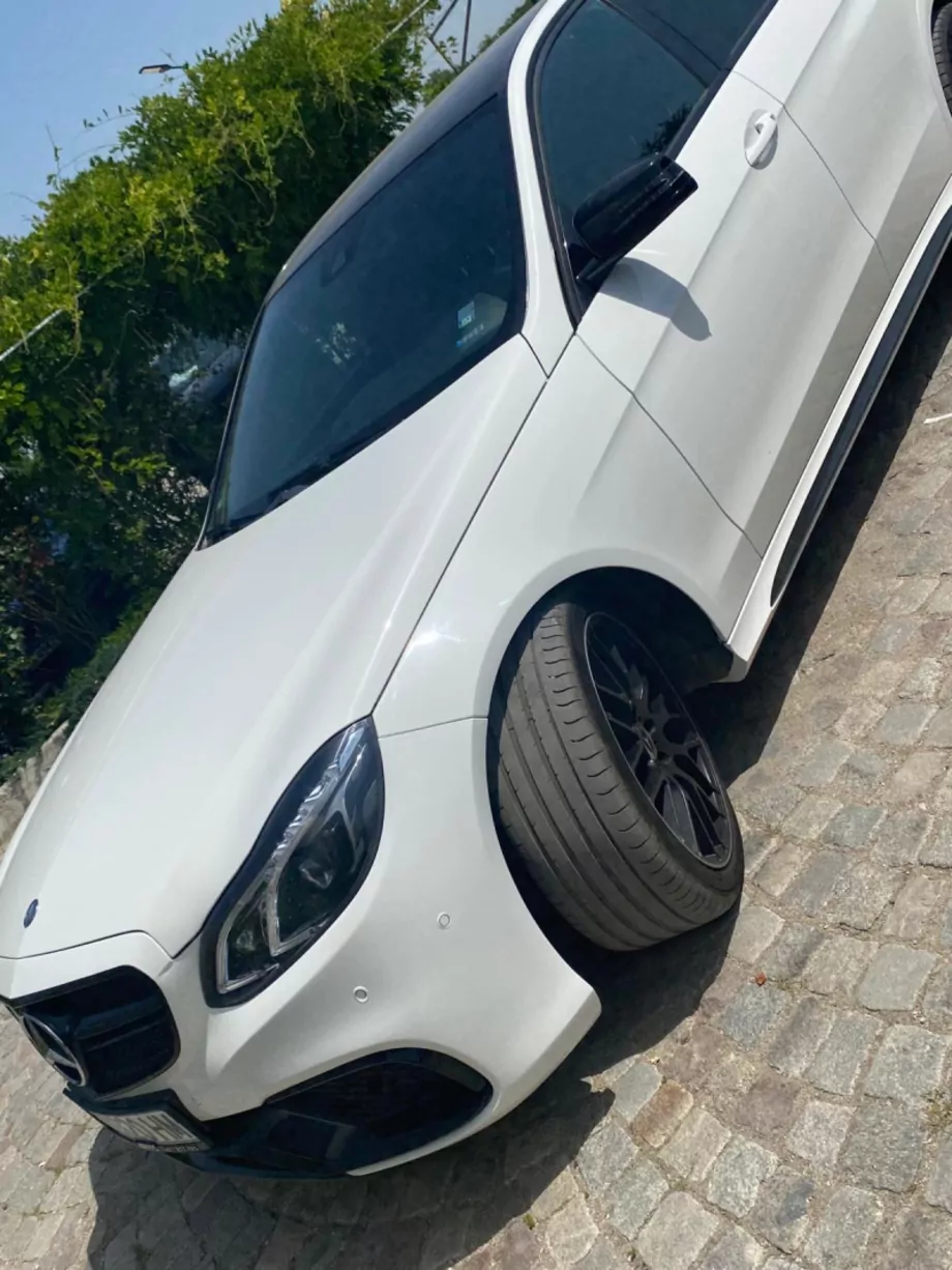 ID:678 - MERCEDES-BENZ E 300