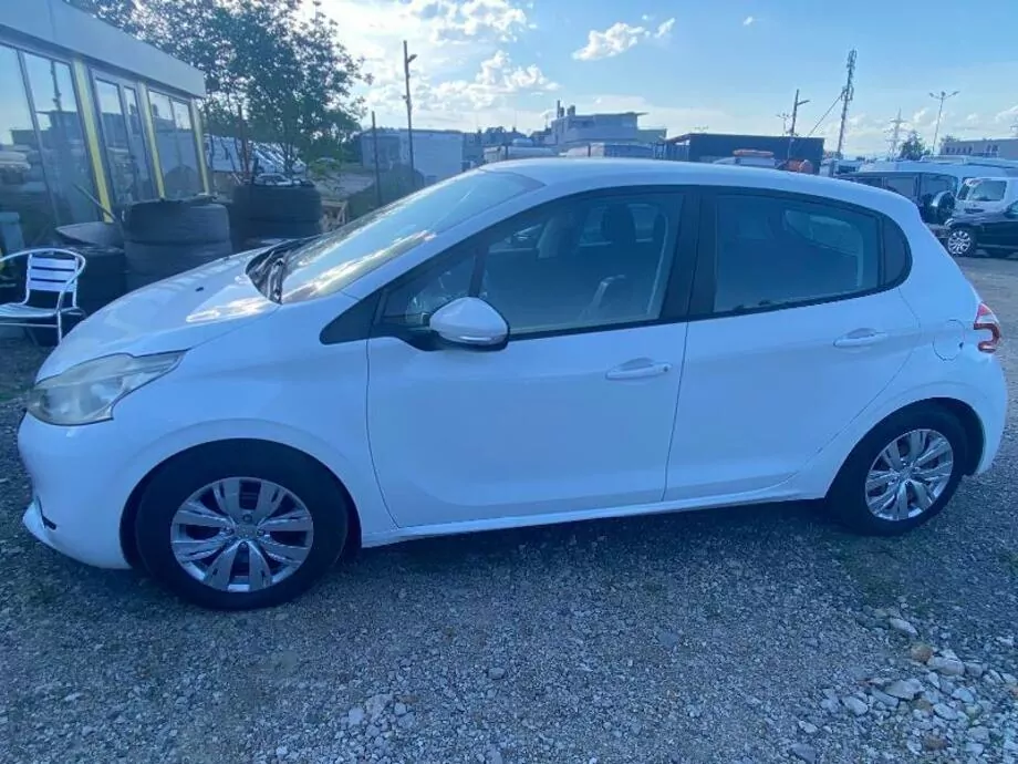 ID:683 - PEUGEOT 208