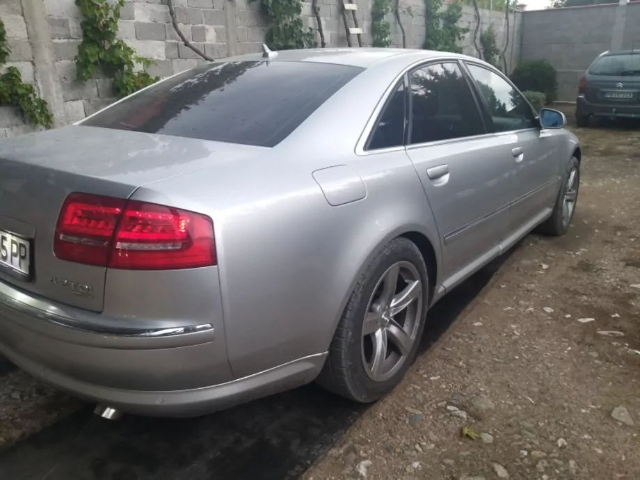 ID:732 - AUDI A8