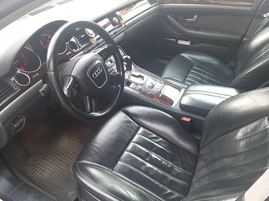 ID:732 - AUDI A8