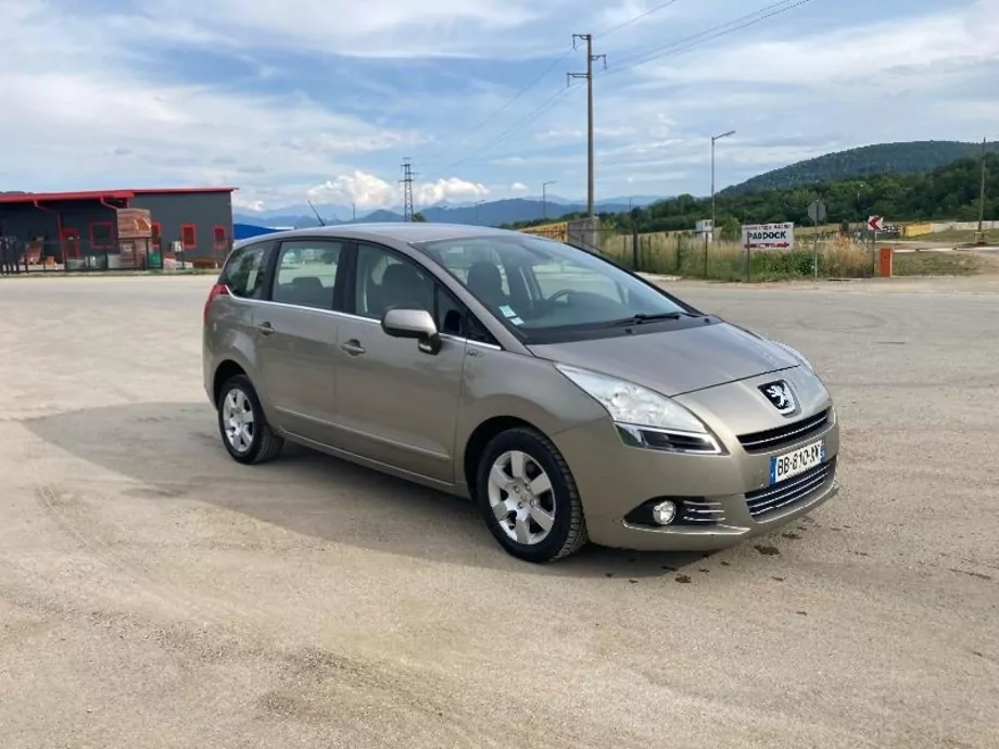 ID:736 - PEUGEOT 5008