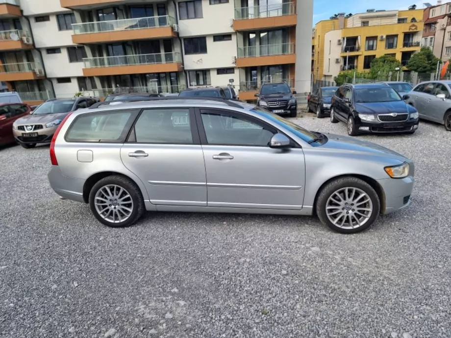 ID:745 - VOLVO V50